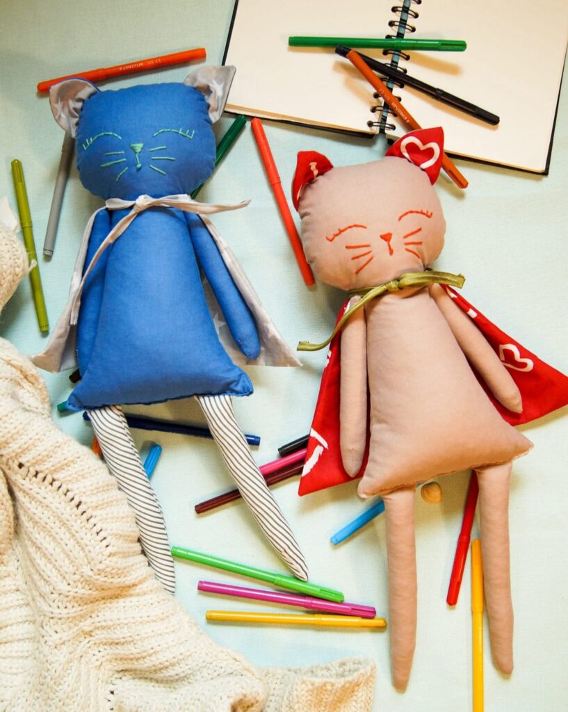 superhero,kot,kotek,cat,handmade,rękodzieło,doll,dolls,handmadedolls,lalka,lalkahandmade,dollart,handmadedoll,dollhobby,artdoll,toy,toys,kidsdesign,kids,embroidery,sweet,zabawkidladzieci,toysforkids,recznierobione,dziecko,kidsdecor,gift,cloaks,heroes,superbohater